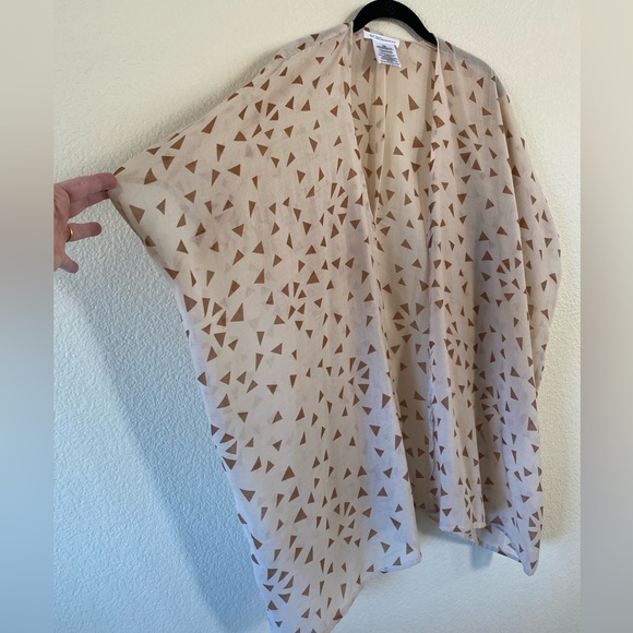 BCBGeneration Soft Lightweight Beige Overthrow One Size - Picture 3 of 6